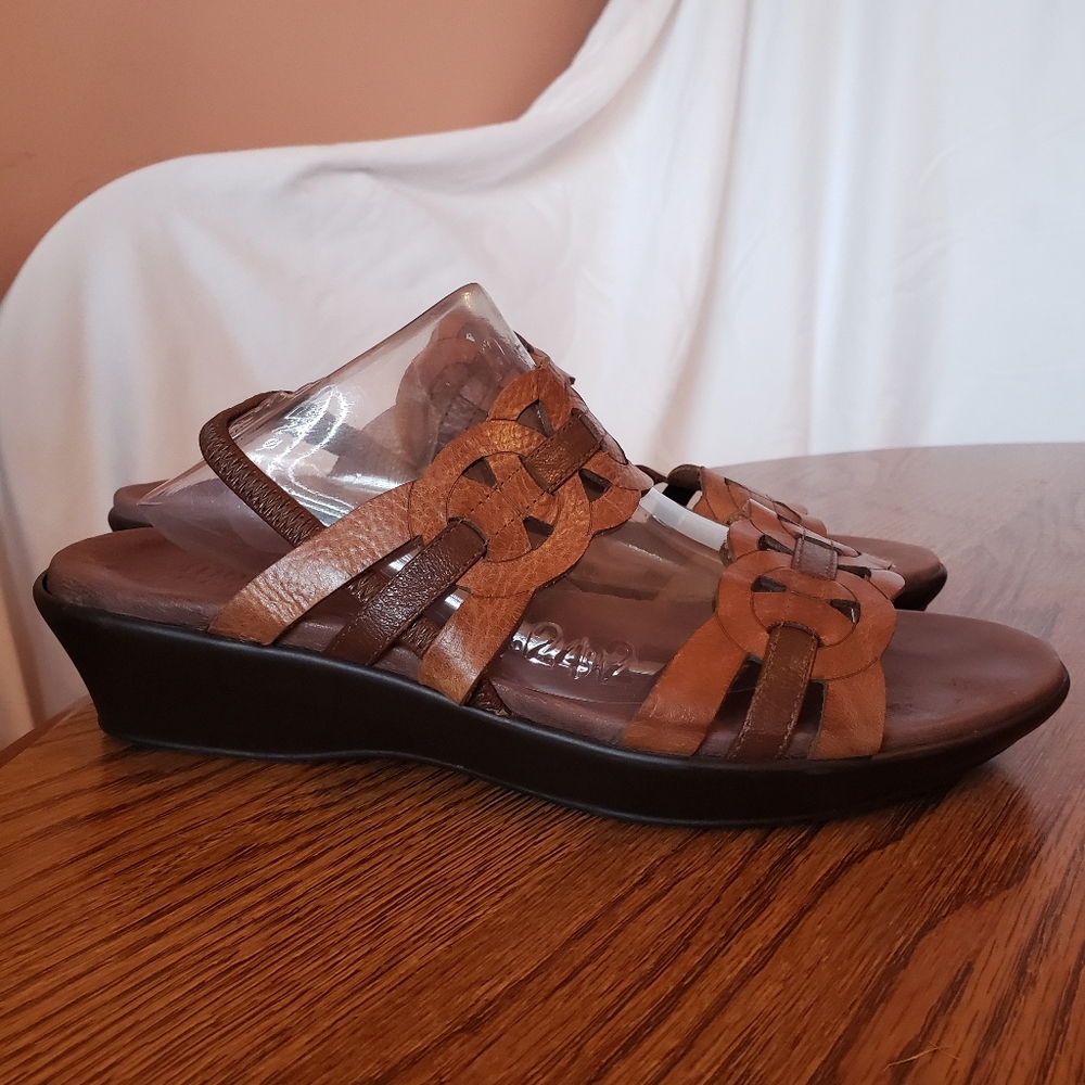 MUNRO AMERICAN Solar Sandals Slingback Brown & tan 8.5